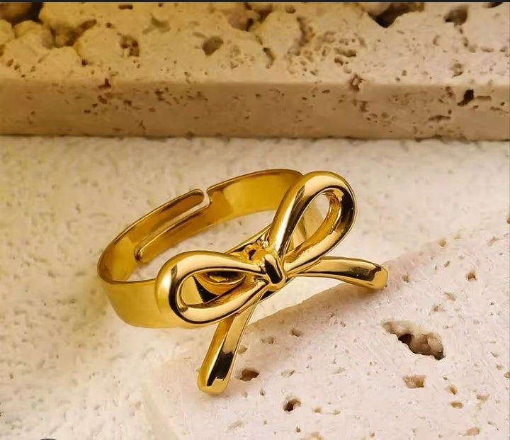 Bow Adjustable Ring