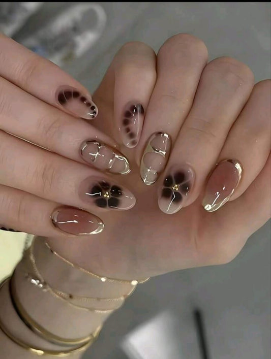 “Minimal Gold Outline Nude Nails” 🌿✨