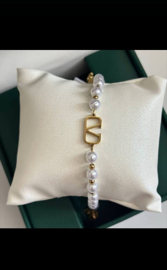 V-Emblem Pearl Bracelet