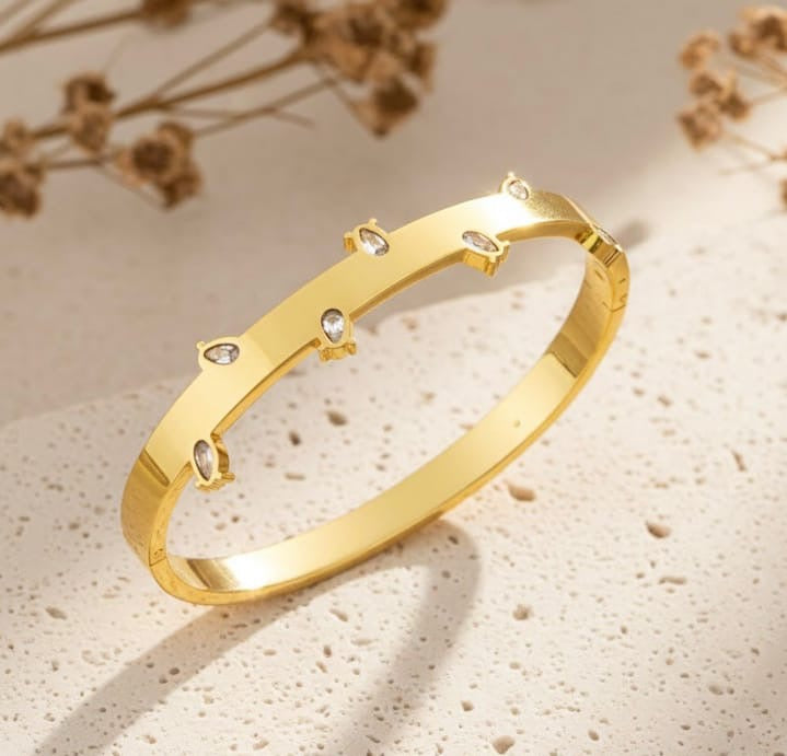 Marquise Stone Crown  Handcuff