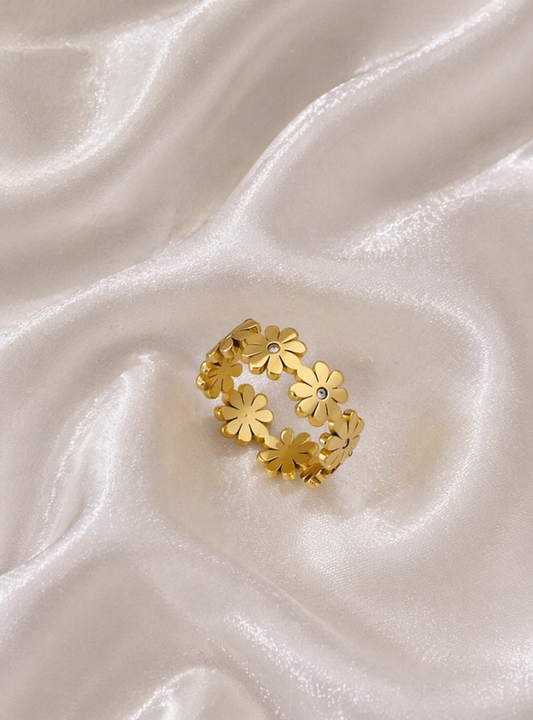 Gold Daisy Flower Band Ring size(7)