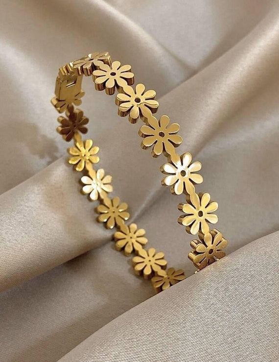 Gold Daisy Flower Handcuff Ring Set