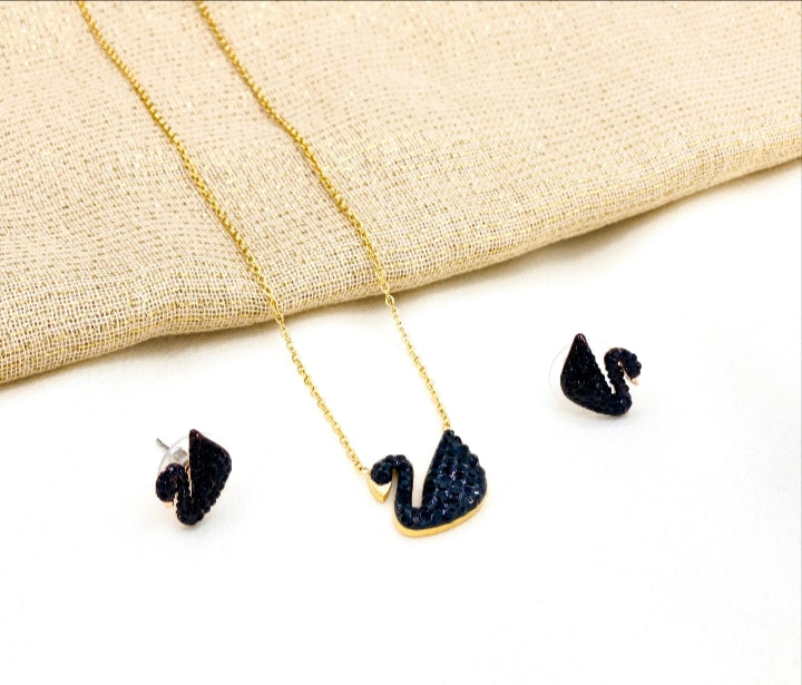 Black Swan Pendant Set