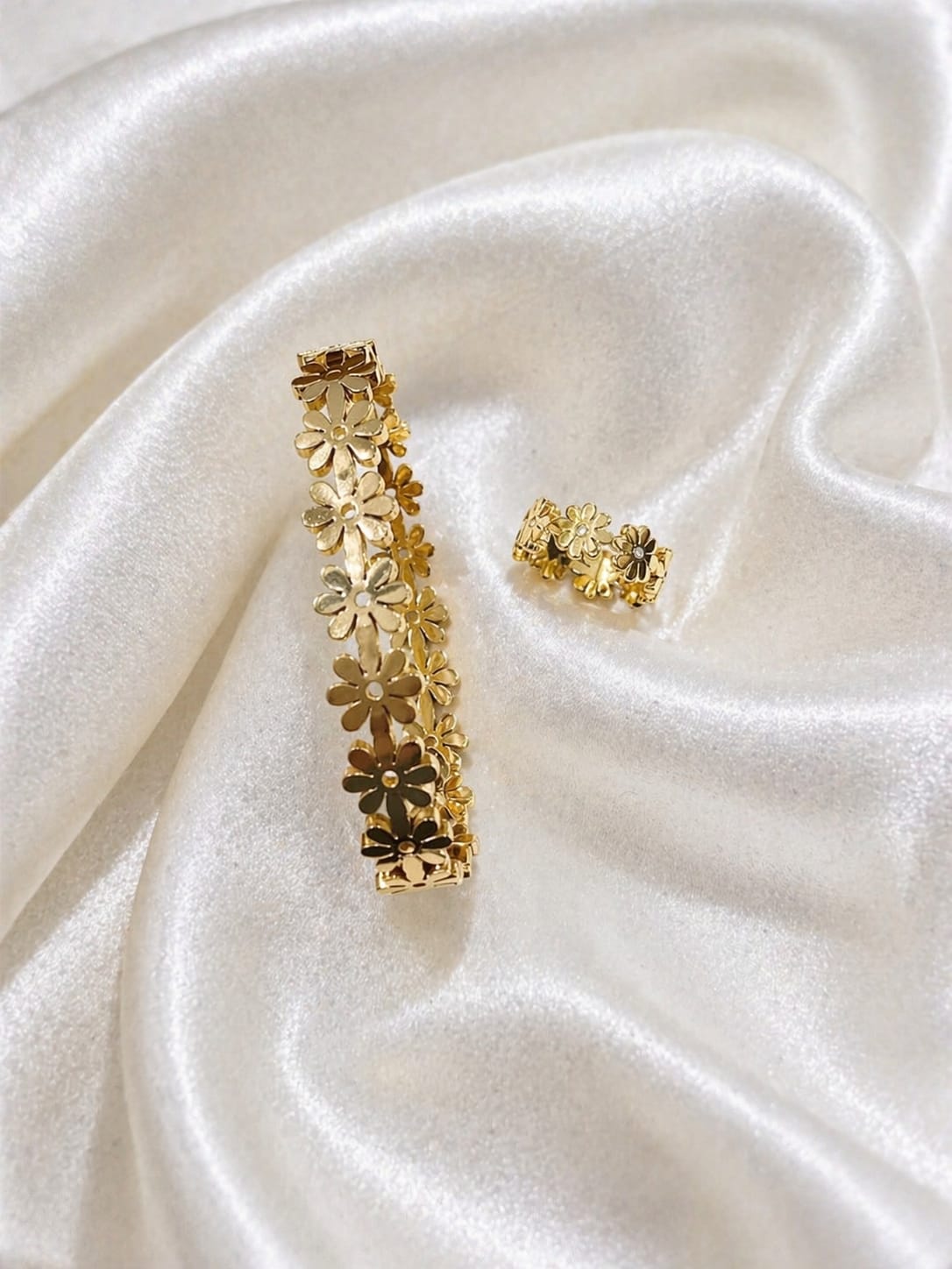 Gold Daisy Flower Handcuff Ring Set