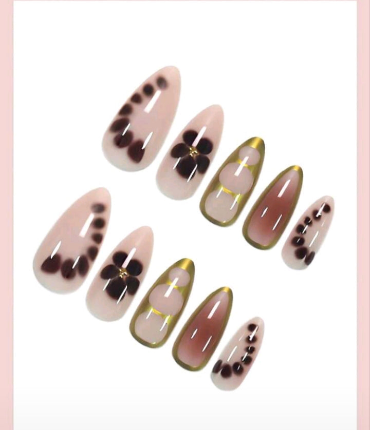 “Minimal Gold Outline Nude Nails” 🌿✨