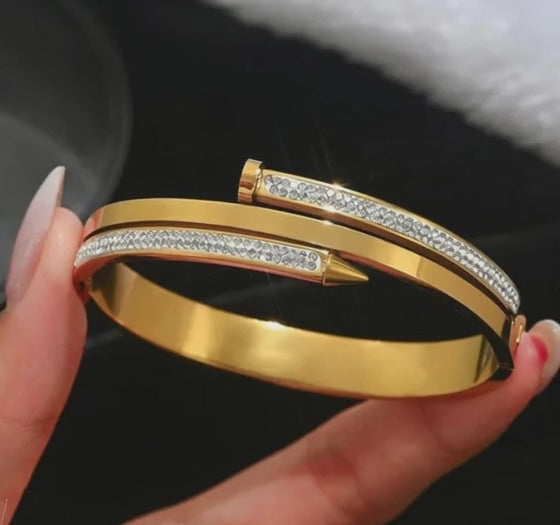 Golden Nail Handcuff Ring Set